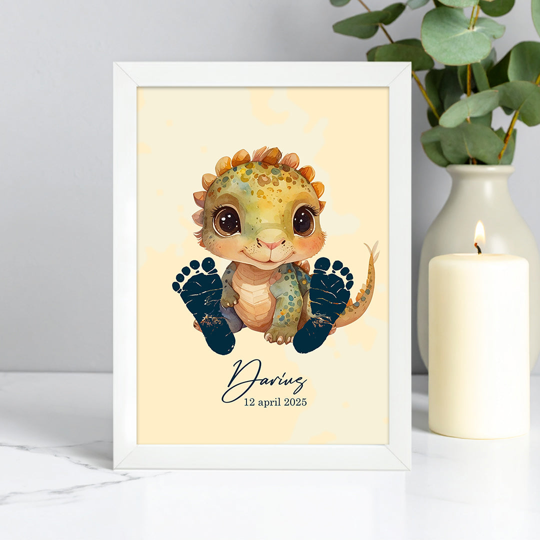 Tablou personalizat bebeluș cu dinozaur și amprentă – Cadou unic de botez