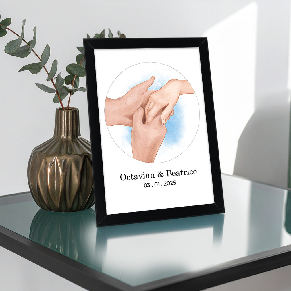 Tablou personalizat cuplu – Mâini care se ating, cu nume și dată