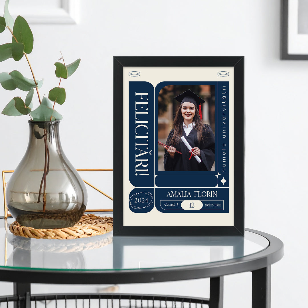 Tablou personalizat absolvire – Portret absolvent cu nume și universitate