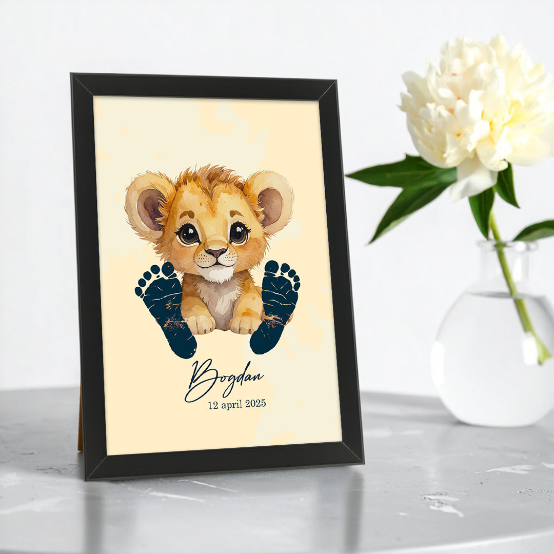 Tablou personalizat bebeluș cu leușor și amprentă – Cadou de botez sau baby shower
