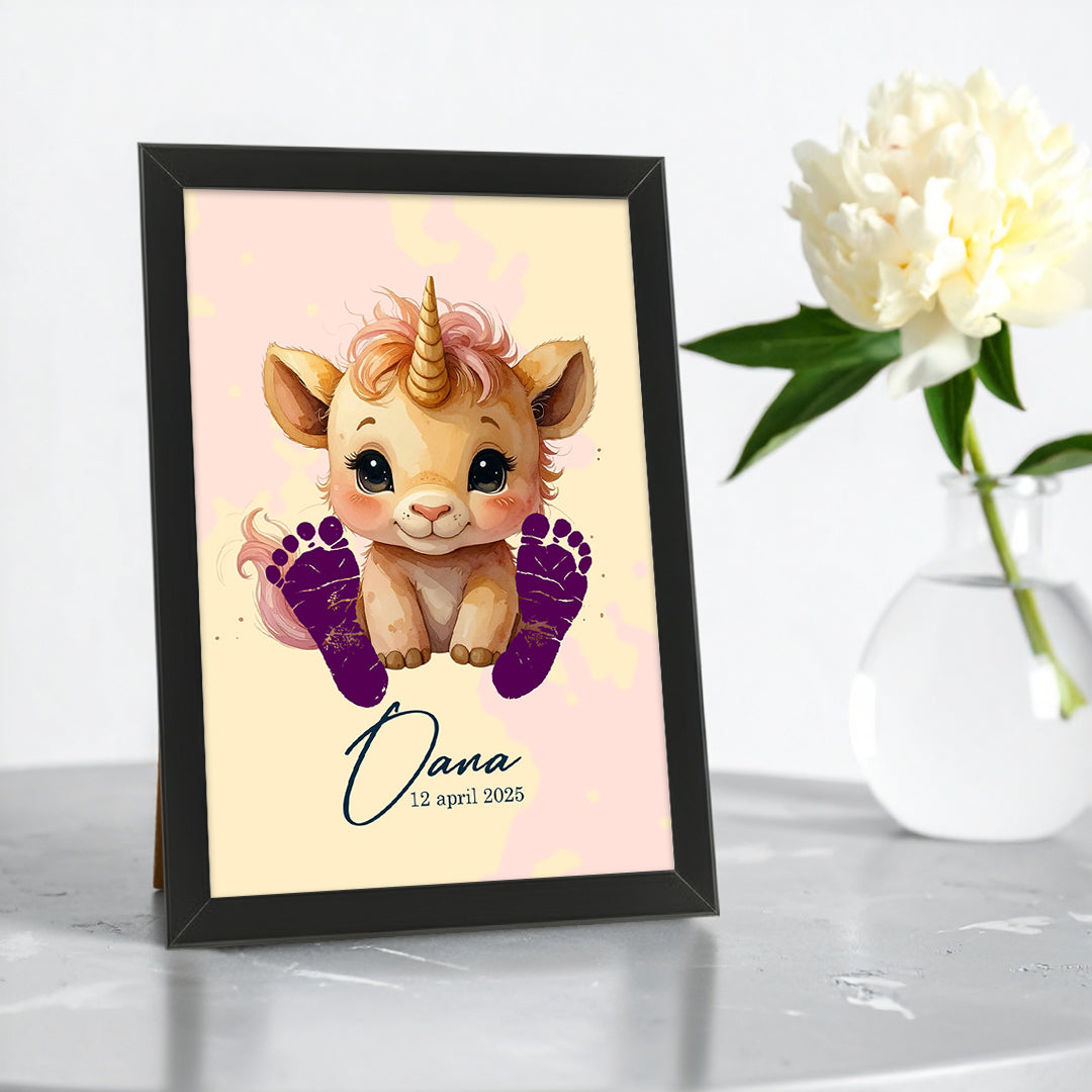 Tablou personalizat bebeluș cu unicorn și amprentă – Cadou magic de botez